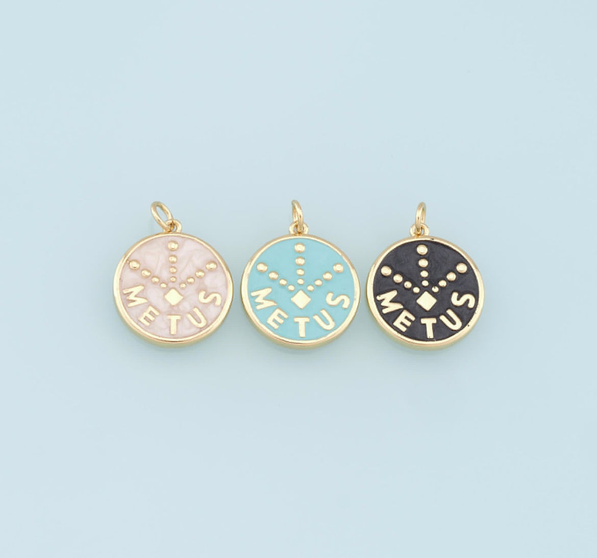metus charm pendent