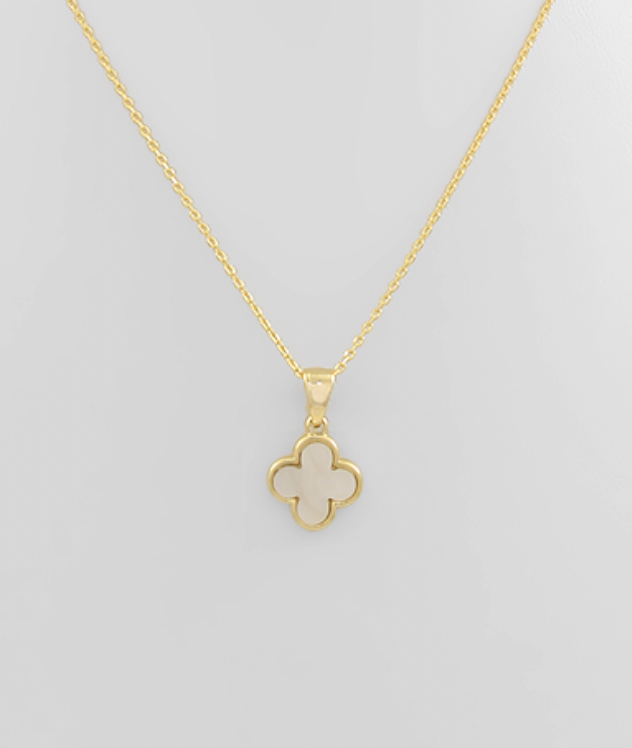 pearl clover pendent necklace