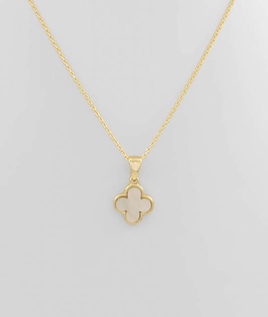 pearl clover pendent necklace